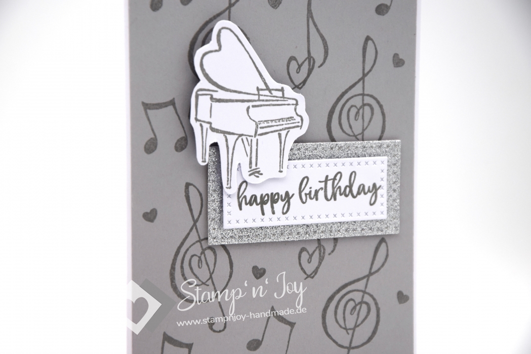 Karte Geburtstag Piano Klavier | Motiv: Klavierflügel mit Musiknoten | grau weiß | Art. Nr. 02000801