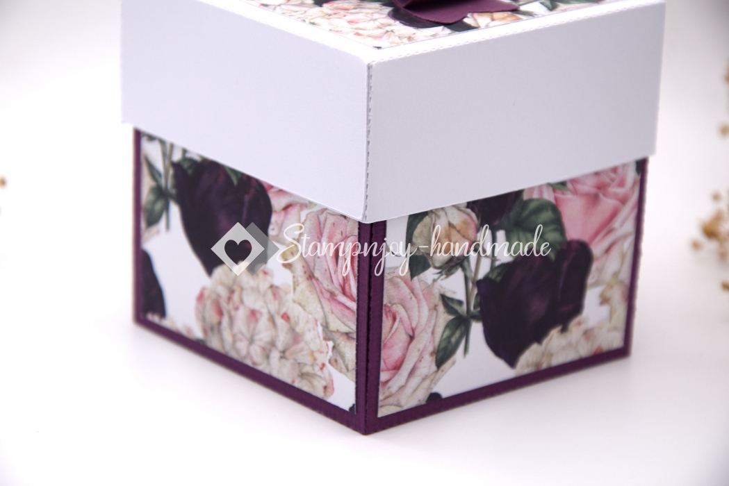 Explosionsbox Muttertag/ Runder Geburtstag | Geldgeschenk | Küchenschürze | Motiv: Blüten floral | pastell feige weiß | Art. Nr. 06020405