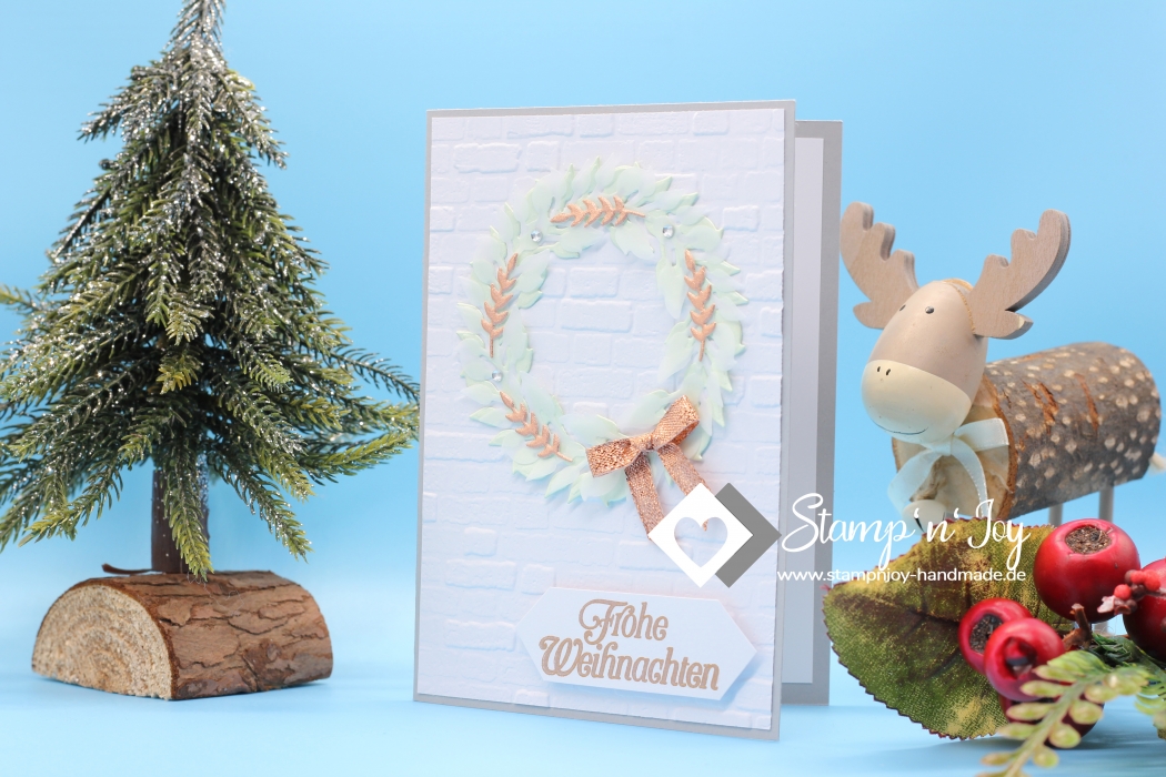 Weihnachtskarte | Weihnachtskranz mit Schleife kupfer | Karte Weihnachten | Text Frohe Weihnachten | grau weiß | Art. Nr. 10000801-2-KU