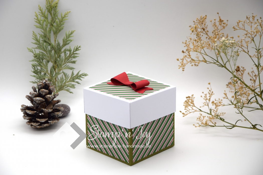 Explosionsbox Weihnachten | Geldgeschenk | 3D Tannenbaum | Motiv: gestreift | olivgrün rot | Art. Nr. 10020604