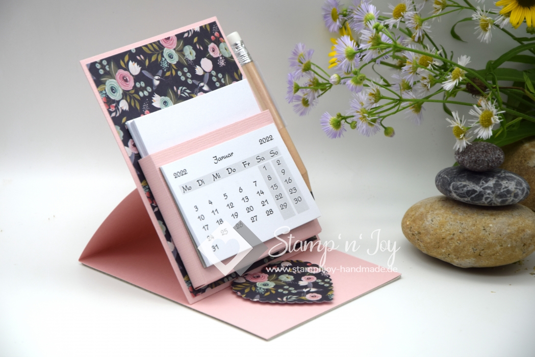 Tischkalender Aufstellkalender 2022 mit Notizzettel, Bleistift | Motiv: floral dunkel | rosa | Art. Nr. 10060301