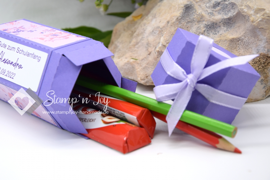 Stiftbox Einschulung Schule personalisierbar | Geschenkbox befüllbar | Geldgeschenk | Motiv: Schmetterlinge | lila | Art. Nr. 13040402