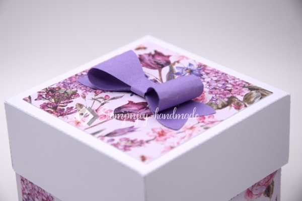 Explosionsbox Geburtstag personalisierbar ca. 7x7x7cm | Geldgeschenk | Torte eckig | Motiv: Blüten floral | pastell lila | Art. Nr. 02020407 20 60 30 70 40 50 80