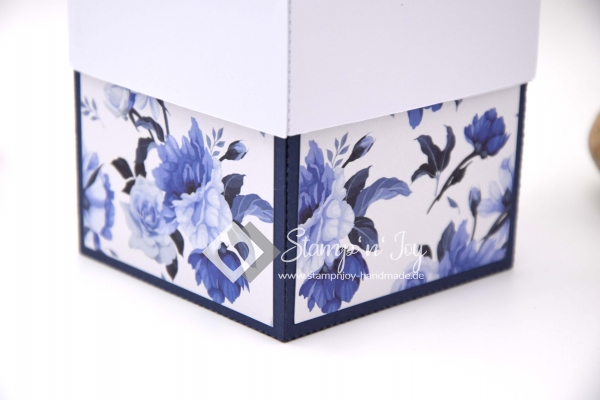 Explosionsbox Runder Geburtstag ca. 7x7x7cm | Geldgeschenk | Zierschachtel | Motiv: Blüten floral | dunkelblau | Art. Nr. 02020510