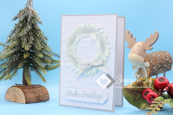 Weihnachtskarte | Weihnachtskranz mit Schleife silber | Karte Weihnachten | Text Frohe Feiertage | grau weiß | Art. Nr. 10000801-3