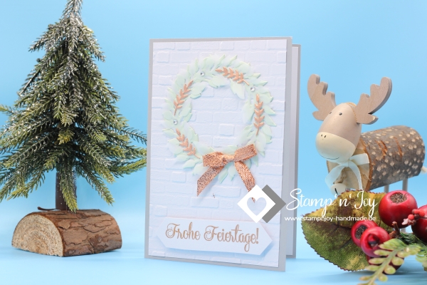Weihnachtskarte | Weihnachtskranz mit Schleife kupfer | Karte Weihnachten | Text Frohe Feiertage | grau weiß | Art. Nr. 10000801