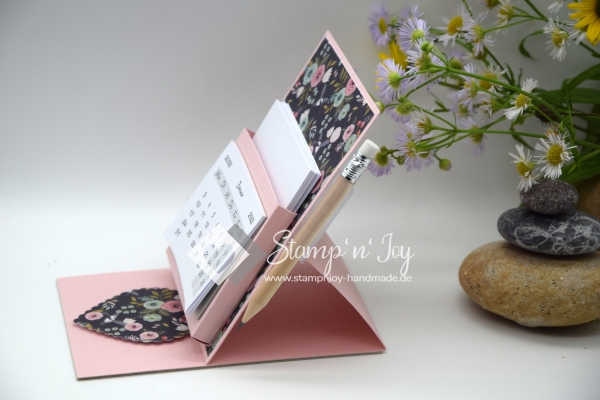 Tischkalender Aufstellkalender 2022 mit Notizzettel, Bleistift | Motiv: floral dunkel | rosa | Art. Nr. 10060301